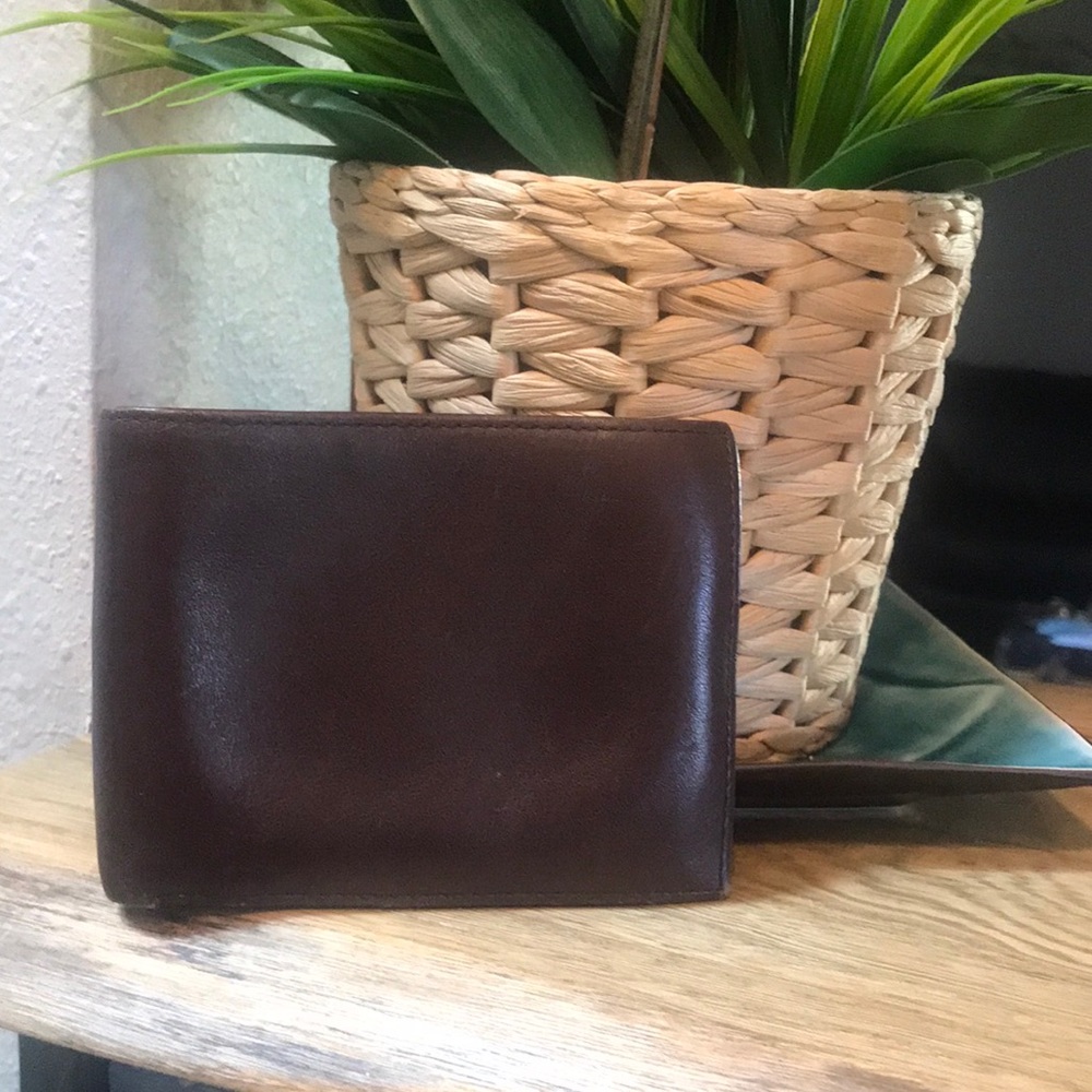 Brookstone Brown Leather Vintage Wallet